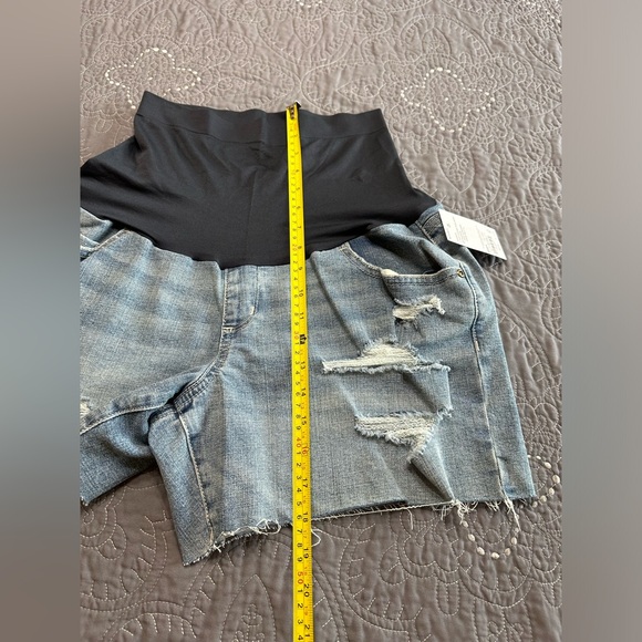Sonoma Maternity Light Wash Distressed Jean Shorts NWT Size 14 Maternity - Picture 8 of 10
